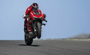 Přečtete si více ze článku 26.06.2021 MOTORKÁŘSKÝ DOUPĚ – otevřeno od 9:00 hod , večer návštěva ze Slovenska a Mára DUCATI s partou na noc.