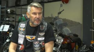 Přečtete si více ze článku 04.11.2021 BIKERS RADIO DOUPE – Dvoudecka s Káďou Kadeřábkem start 20:00 hod