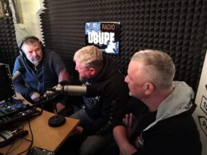 Přečtete si více ze článku 17.11.2021 BIKERS RADIO DOUPE – Den otevřených dveří. Otevřeno od 10:00 hod do 18:00 hod. Přijďte se podívat do studia a zjisit jak se vysílá.