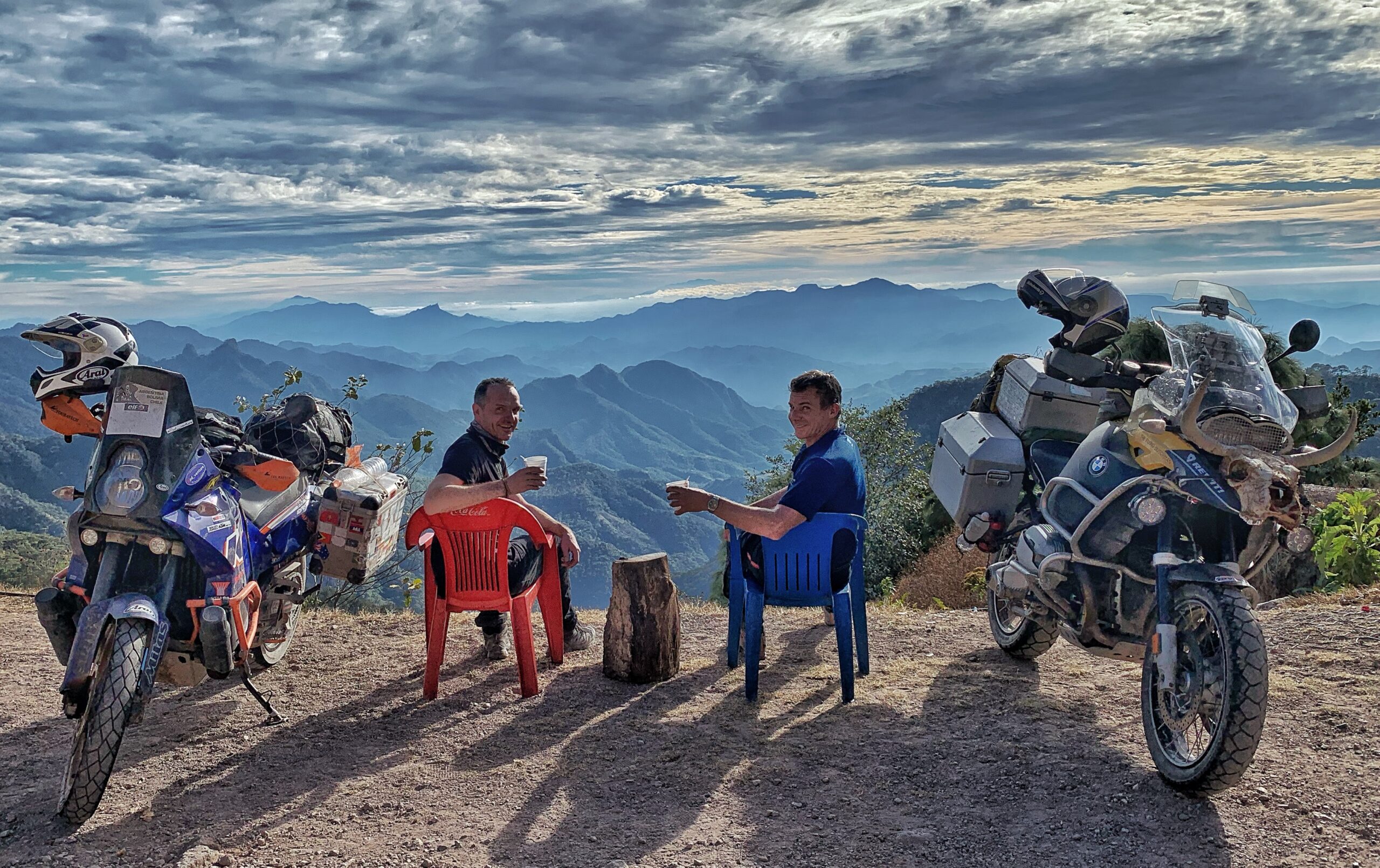 Právě si prohlížíte 08.09.2022 BIKERS RADIO DOUPE – 20:00 hod živé vysílání s cestovateli Radim Cejnar(ČR)+Ed Bach(US) Na ucho www.bikersradiodoupe.cz na oko FB stránka BIKERS RADIO DOUPE