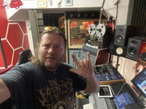 Přečtete si více ze článku 13.01.2024 BIKERS RADIO DOUPE – VYSAVAČ S LADI KOLSKÝ. Start 15:00 hod. Naoko: FB BIKERS RADIO DOUPE Na ucho: WWW.BIKERSRADIODOUPE.CZ